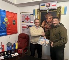 Dzień dobry!  Jedziemy pomagać Ukrainie!!! Kolejny wyjazd ,  nasz wolontariusz Andriej❤️ świetny człowiek,  jest kapelanem wojskowym , daje posługę duchową dla zmęczonych ,walczących żołnierzy Ukrainy. W międzyczasie ,